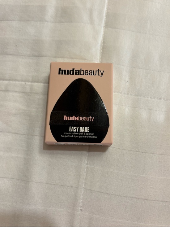 HUDA BEAUTY Other - HUDA BEAUTY Easy Bake Marshmallow Puff & Sponge - Soft Pink & Black